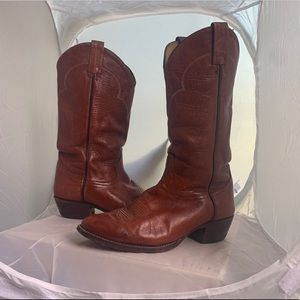 Mens Tony Lama brown leather cowboy boots. Size 8D